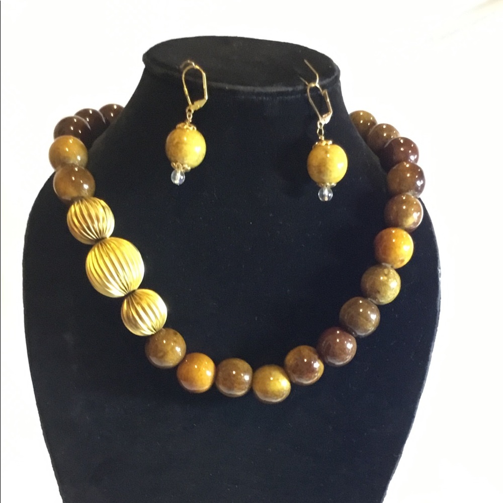 Tiger eye necklace and gold plated beads accent